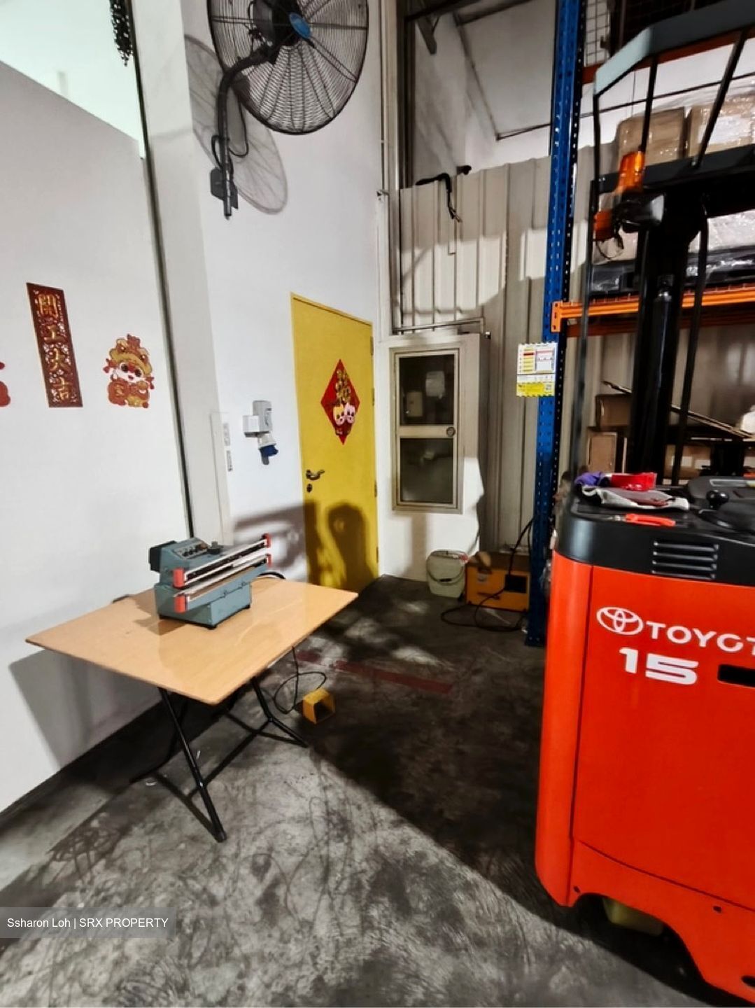 WCEGA Plaza (D23), Warehouse #606852811